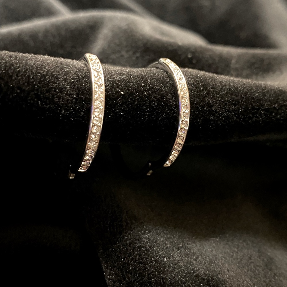 18 k white gold crystal hoop earrings